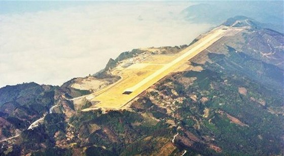 中国にとんでもない空港が完成！？8月から利用開始、天空の空港“Hechi”の超スリリングな設計